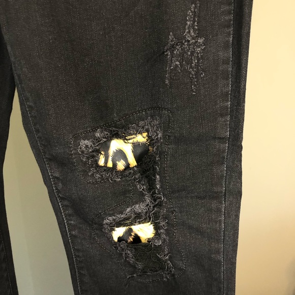 Judy Blue Black Mid-Rise Skinny Distressed Leopard Print Patch 15/32 NWT Stretch - Picture 7 of 8
